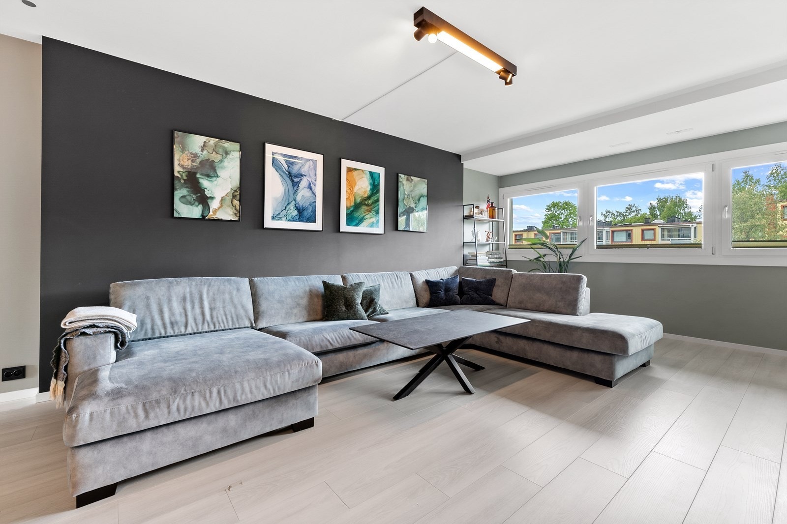 Det er godt med plass til sofagruppe og andre møblementer i stuen. Galleribilde