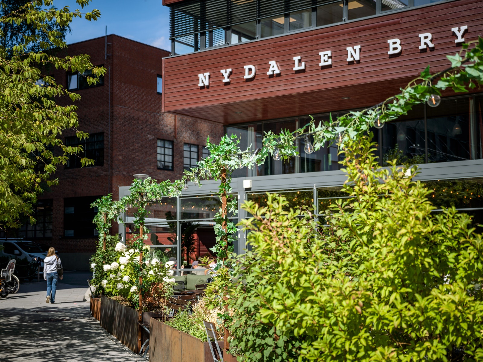 I byggets 1. og 2. etg finner du Nydalen Bryggeri og Spiseri over 2 etasjer, med uteservering, shuffle board og andre aktiviteter.
foto: @knutneerland @magentfotografer Galleribilde