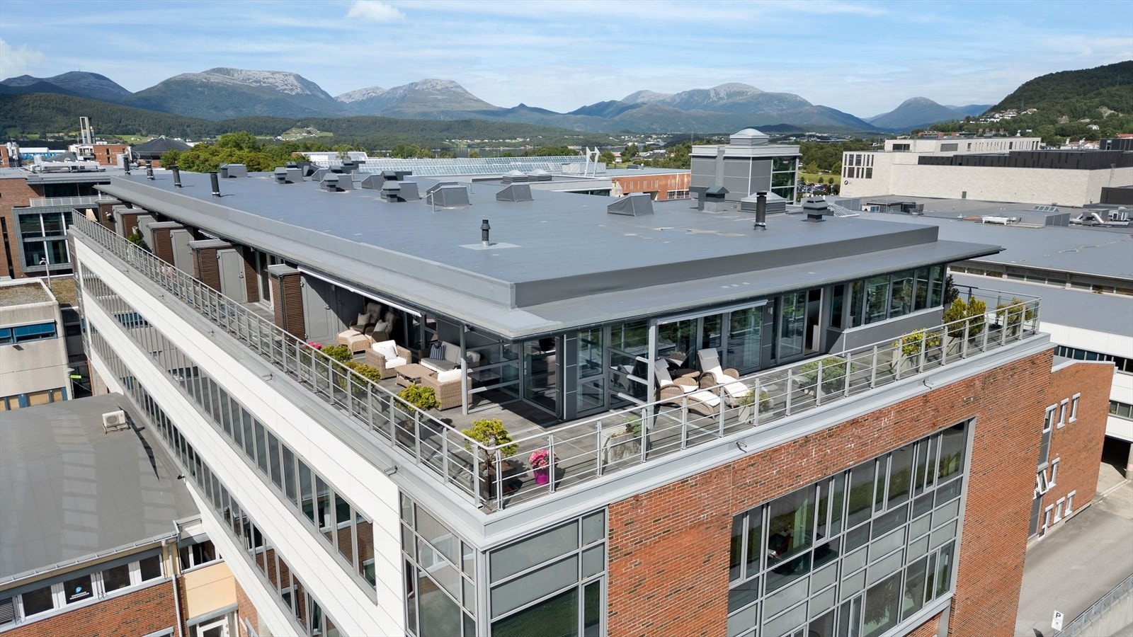 Leiligheten ligger på toppen av Daaeskogen mot syd Galleribilde