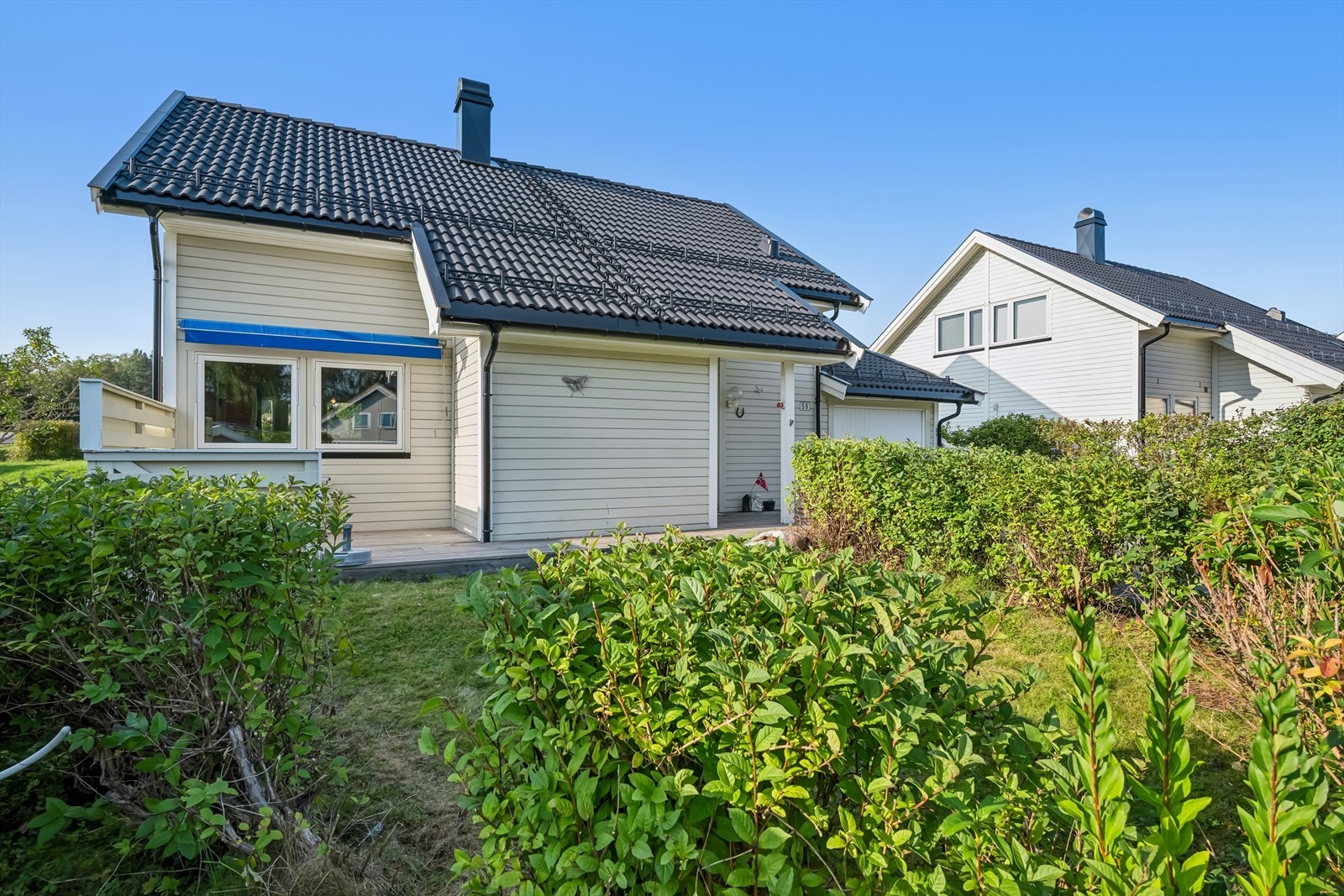- Det er godt med lagringsplass i utvendig bod ved inngangspart samt garasje m/utvendig bod mot hage - Galleribilde