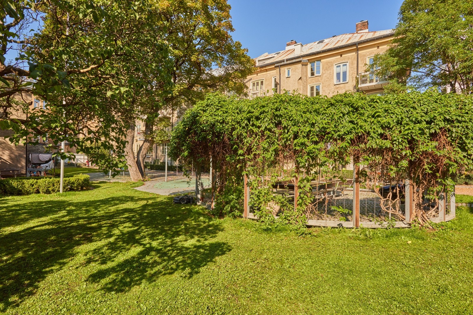 Borettslaget er svært ettertraktet og har kanskje Løkkas fineste bakgård? Galleribilde