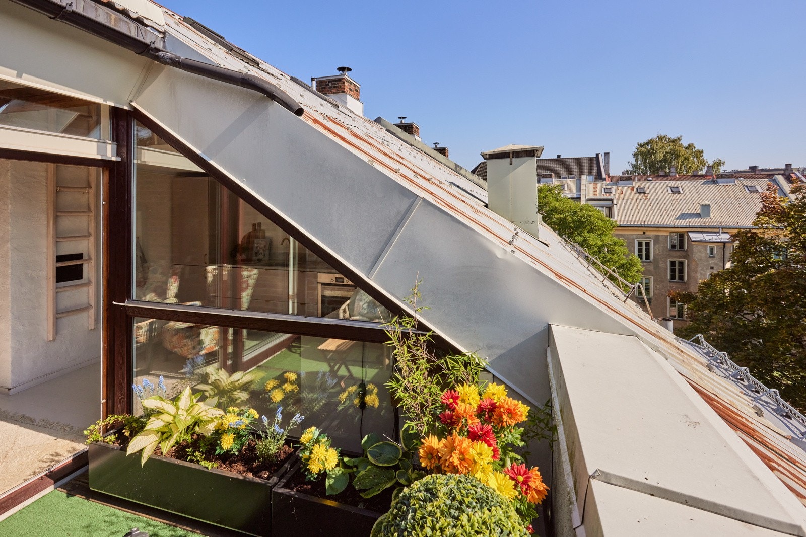 Høyt, fritt og solrikt. Galleribilde