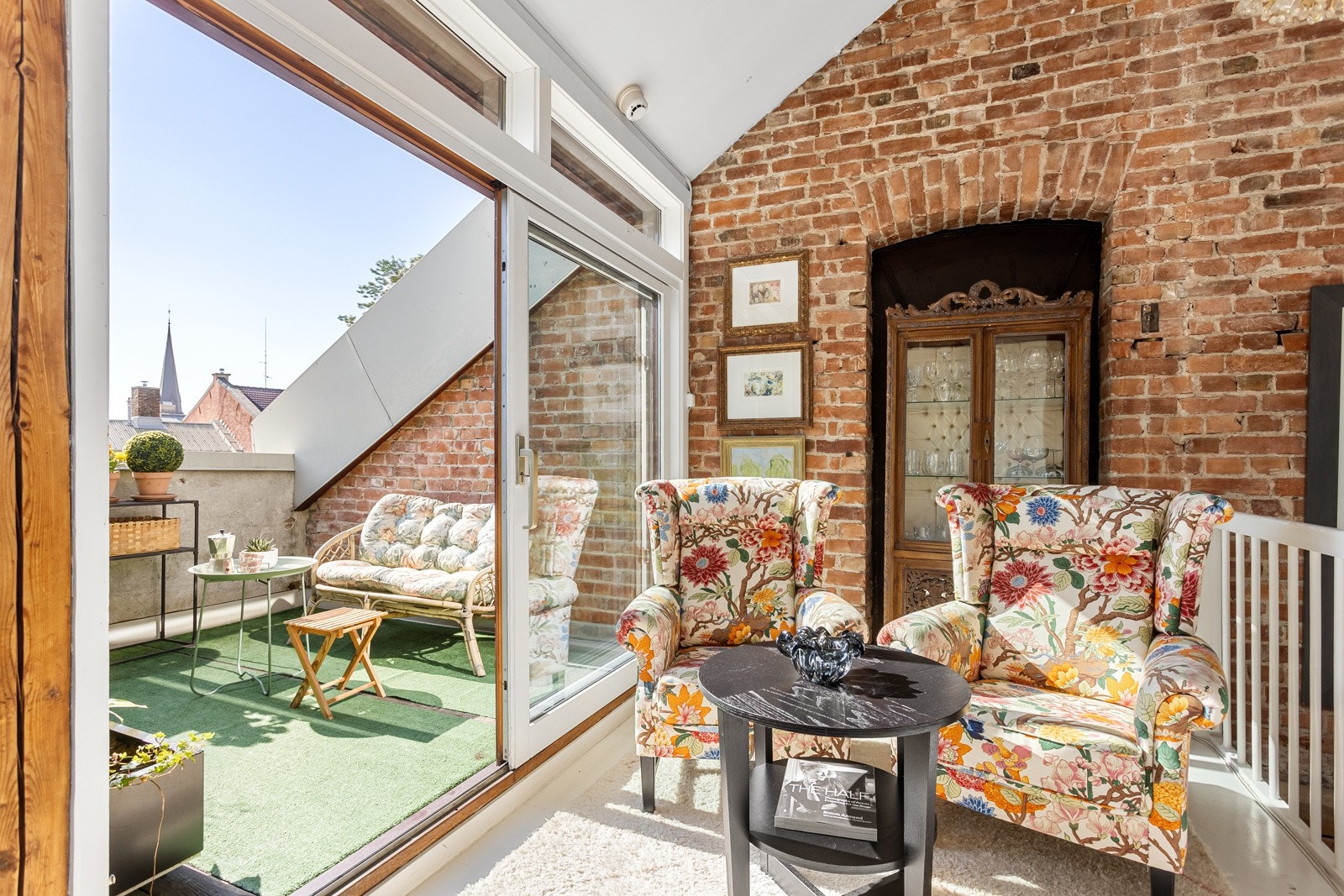 Fra stuen har du utgang til en solrik sydvendt takterrasse på ca. 7m². Galleribilde