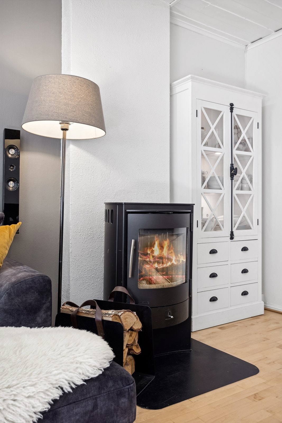 Vedovnen bidrar til å varme opp både rom og stemning Galleribilde