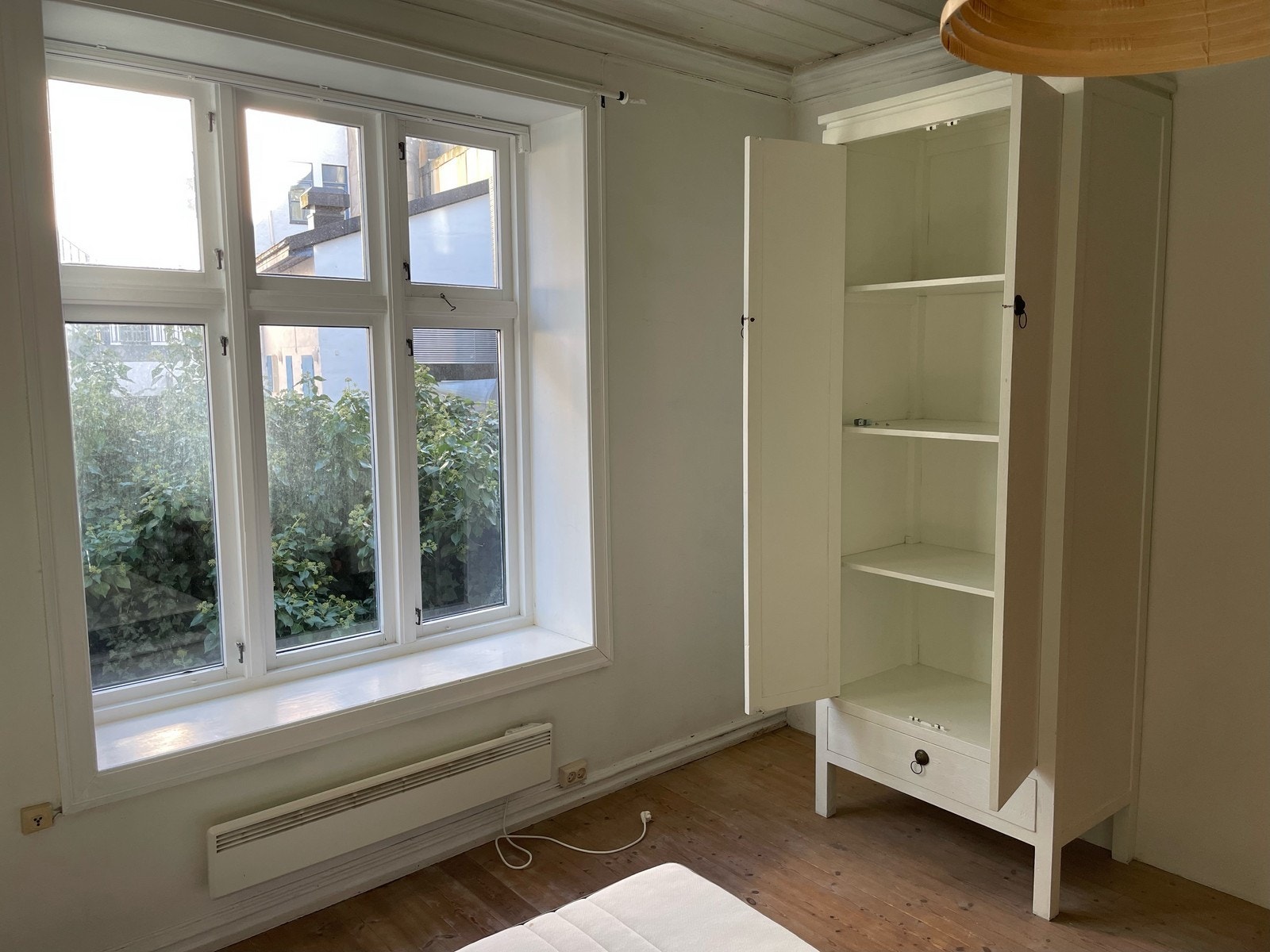 Store vindusflater her og som slipper inn rikelig med naturlig lys. Galleribilde