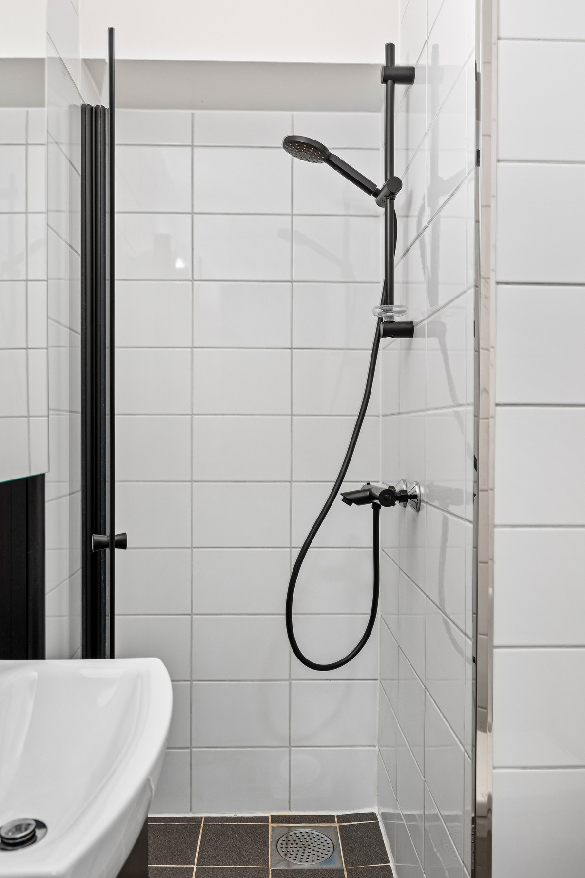 Praktisk inndeling på rommet, her med dusjsone. Galleribilde