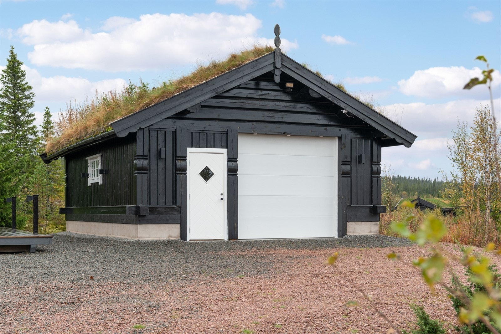 Frittstående isolert garasje Galleribilde