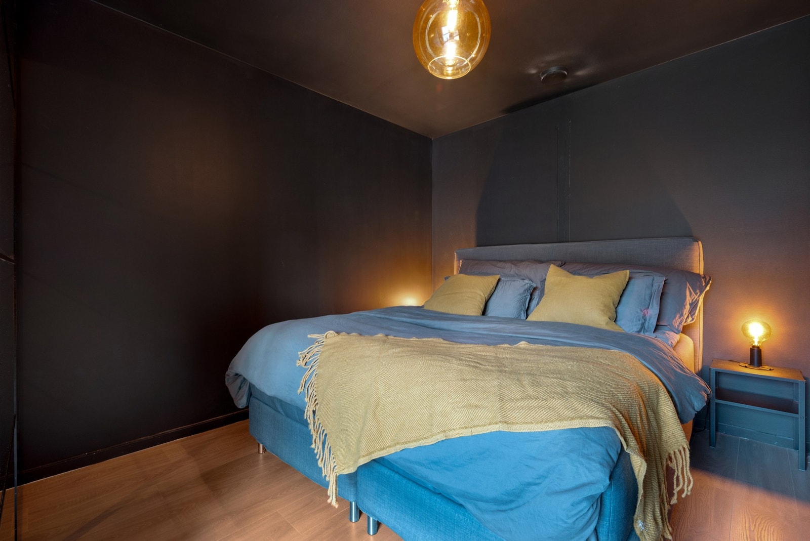 Hovedsoverommet er på ca. 11 kvm med vindu vendt mot øst. Praktisk for solskjerming på varme sommerdager. Galleribilde