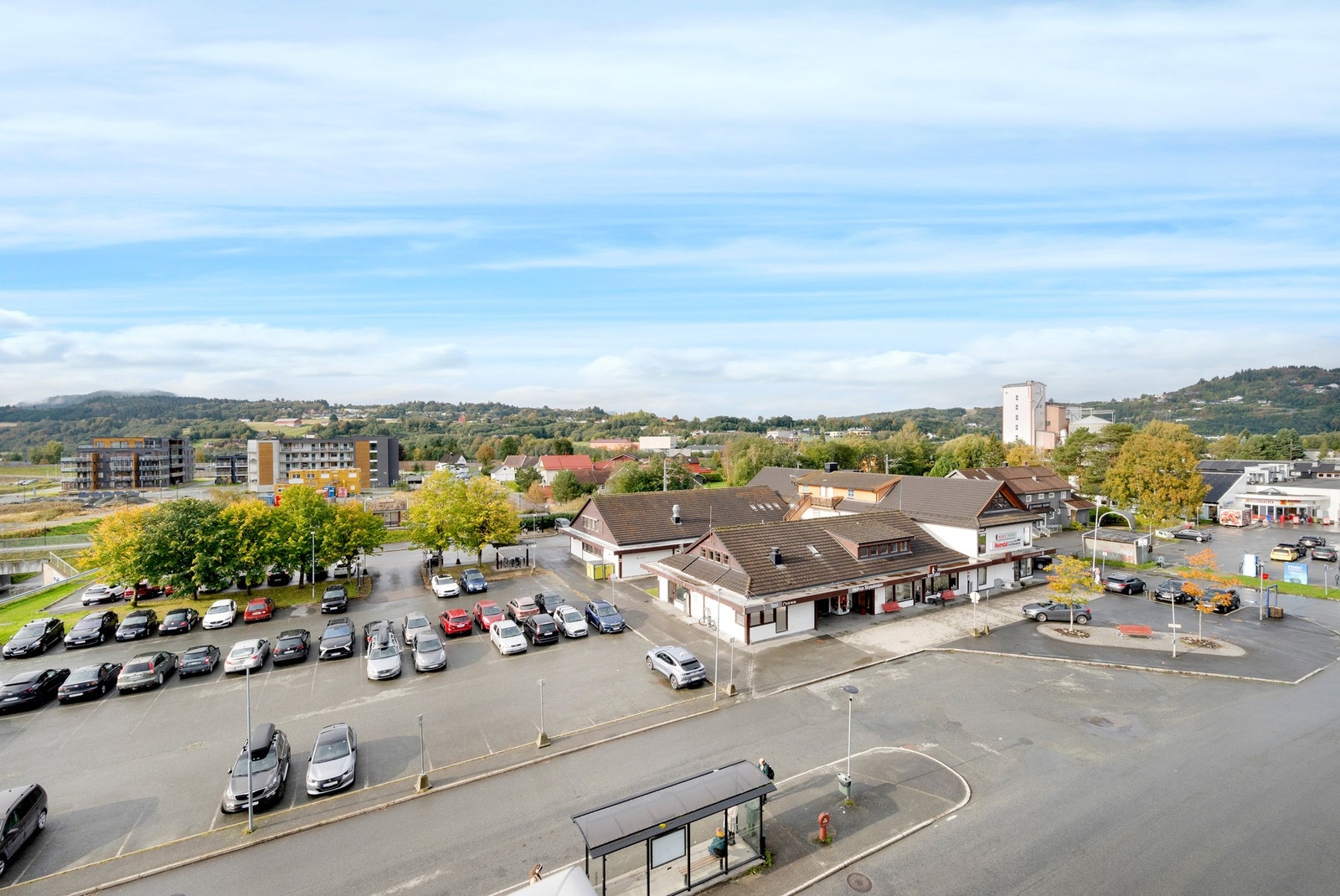 Her kan man nyte kveldssola på sene sommerkvelder. Galleribilde