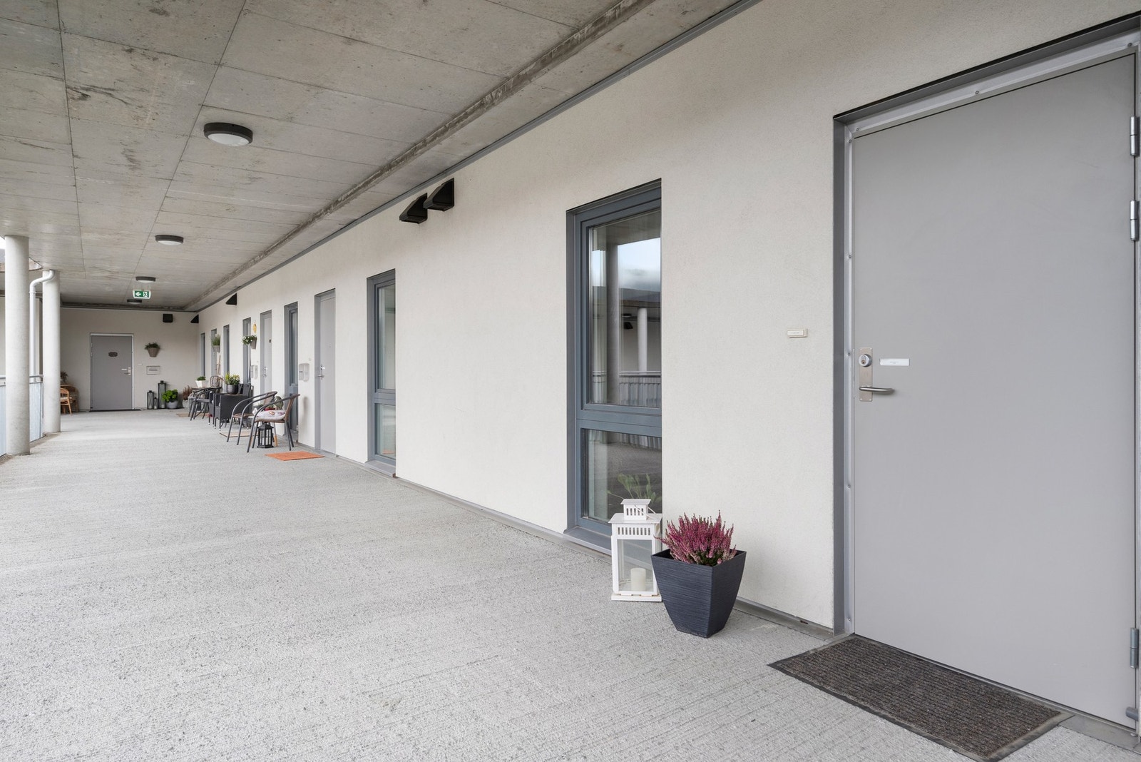 Sameiet har opparbeidet hyggelige uteområder med felles svalgang. Galleribilde