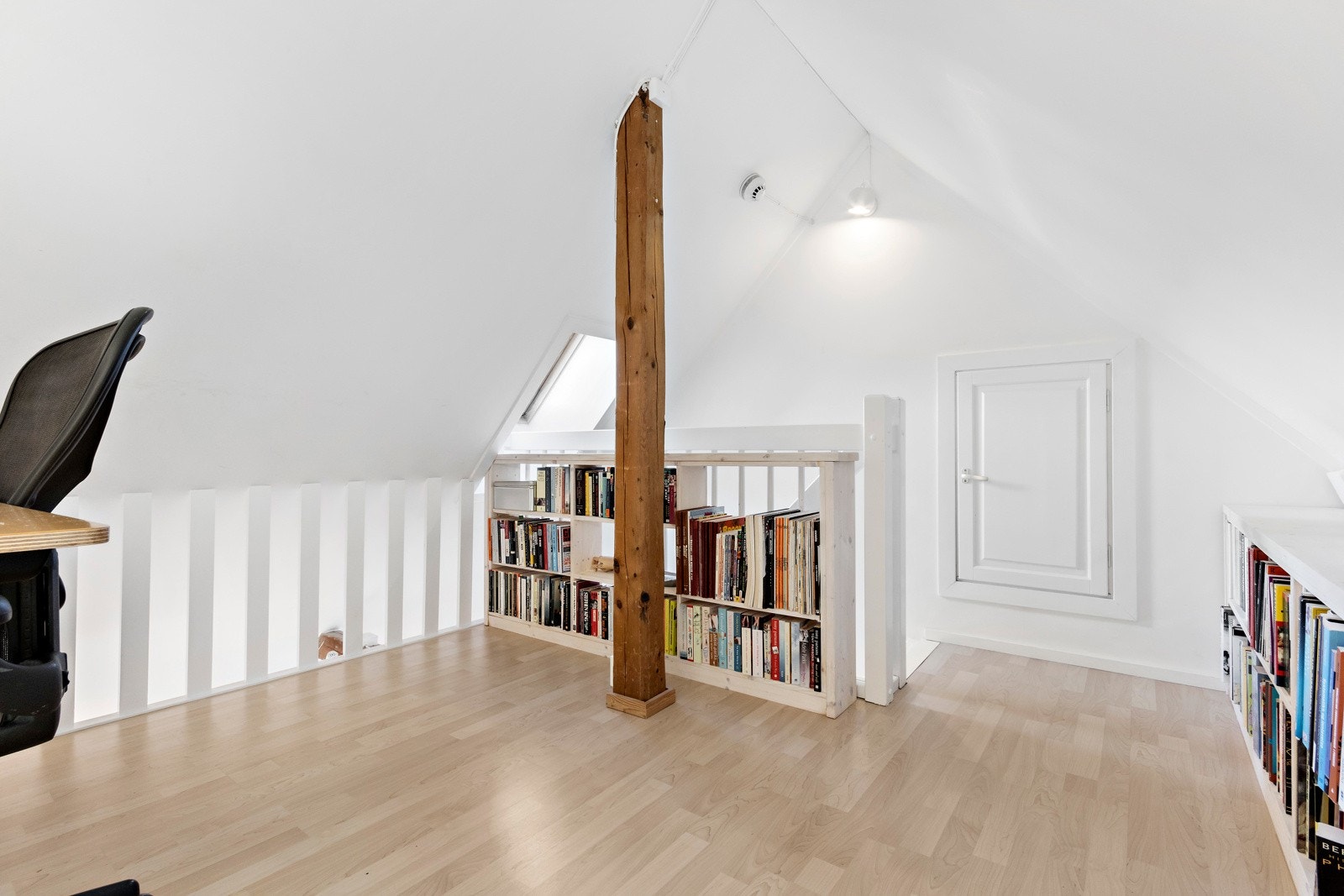 Hemsen har takhøyde på 2,2 meter på det høyeste. Hemsen er opprinnelig byggemeldt som bod. Galleribilde