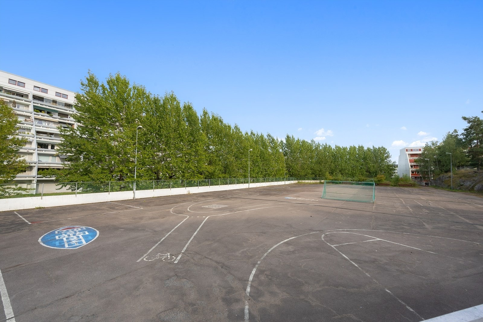 Stor felles ballbane for ulike sportsaktiviteter Galleribilde