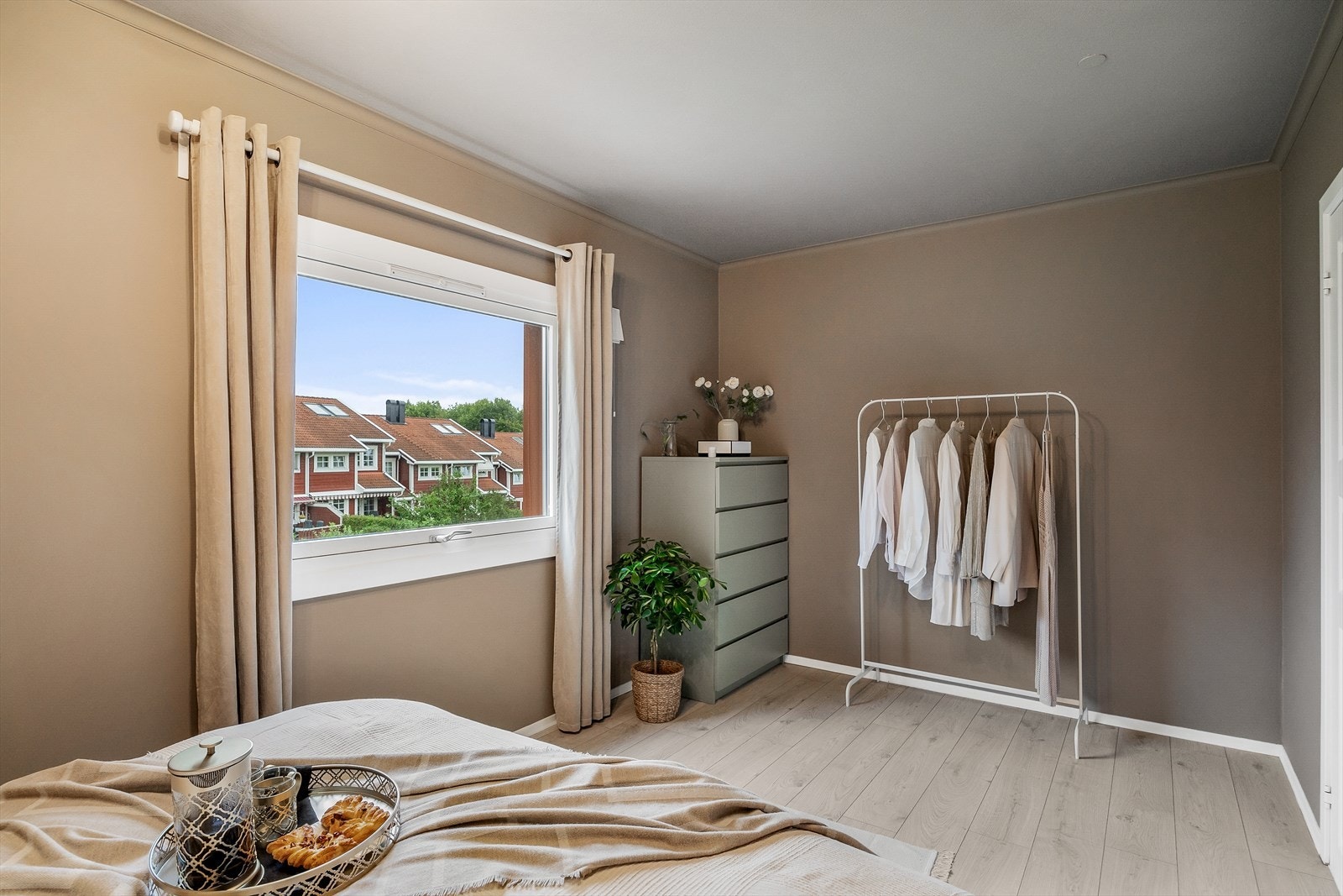 Soverom med plass til garderobeløsning. Galleribilde