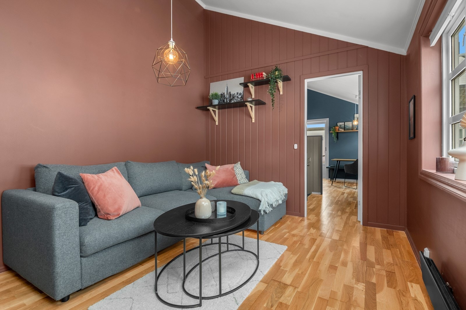 Leiligheten går over to plan og byr på en veldig fin planløsning. Galleribilde