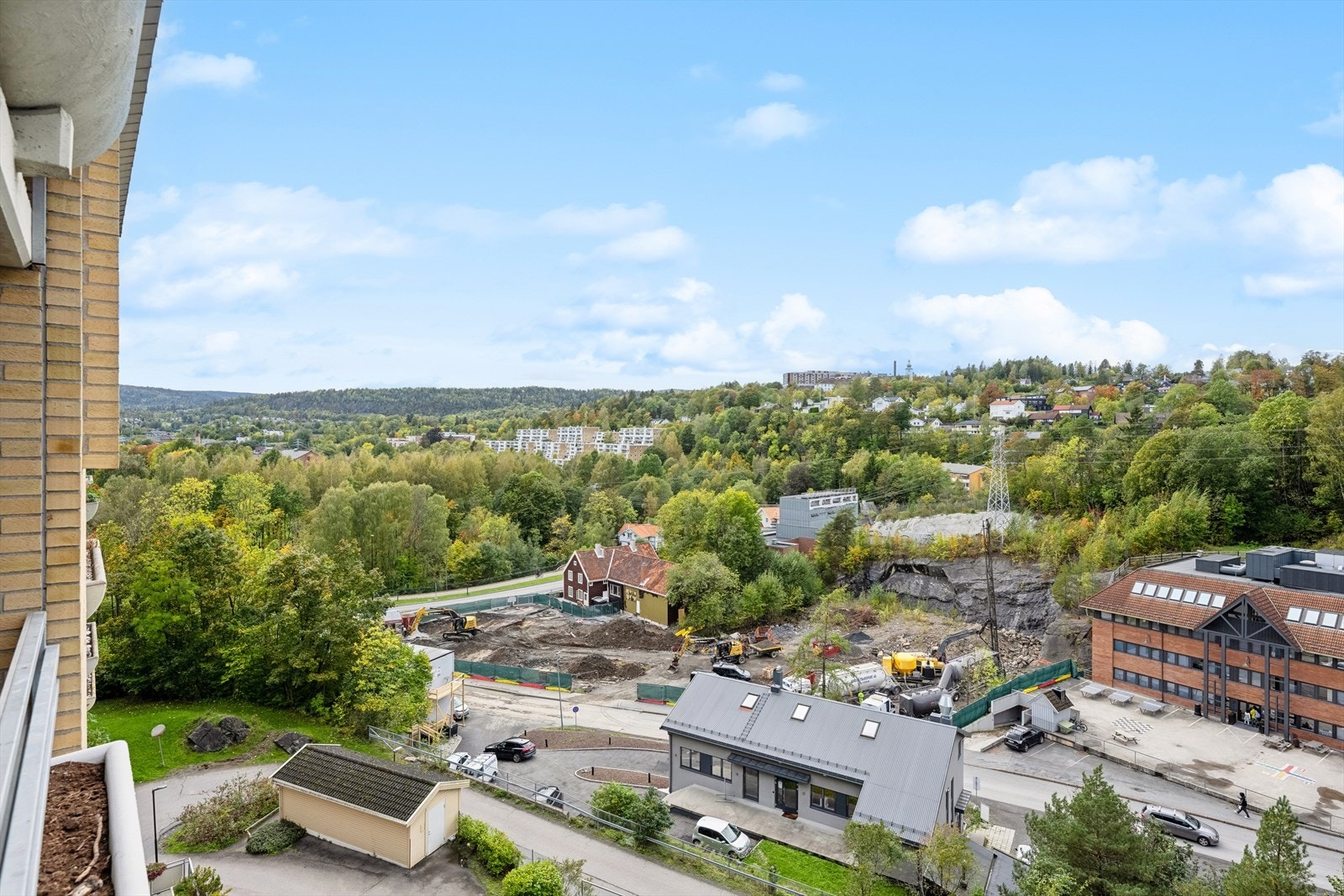Balkongen vender mot nordvest og har nydelig utsikt Galleribilde