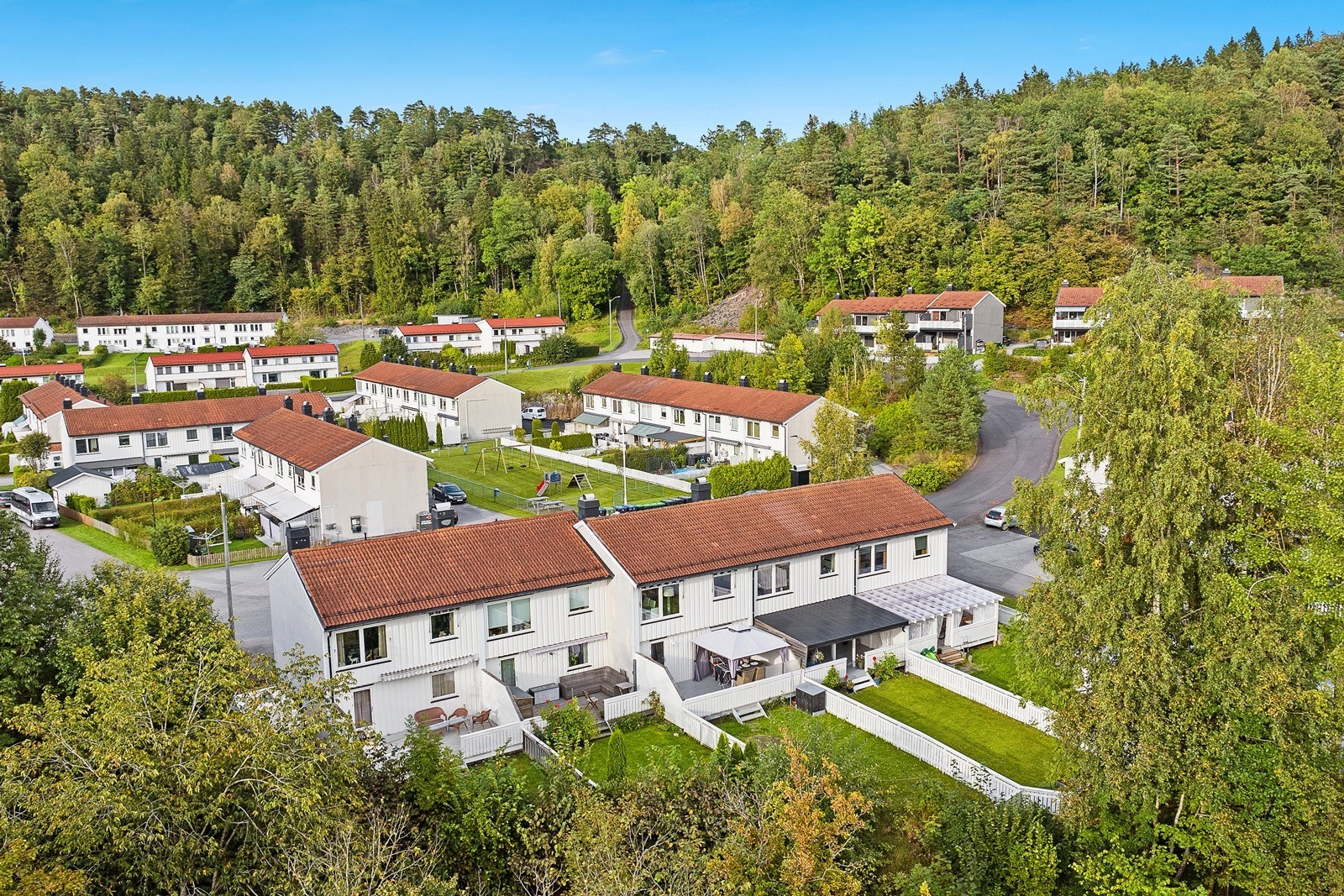 Fra området er det gangvei til Stridsklev - her sett i øvre del av bildet Galleribilde
