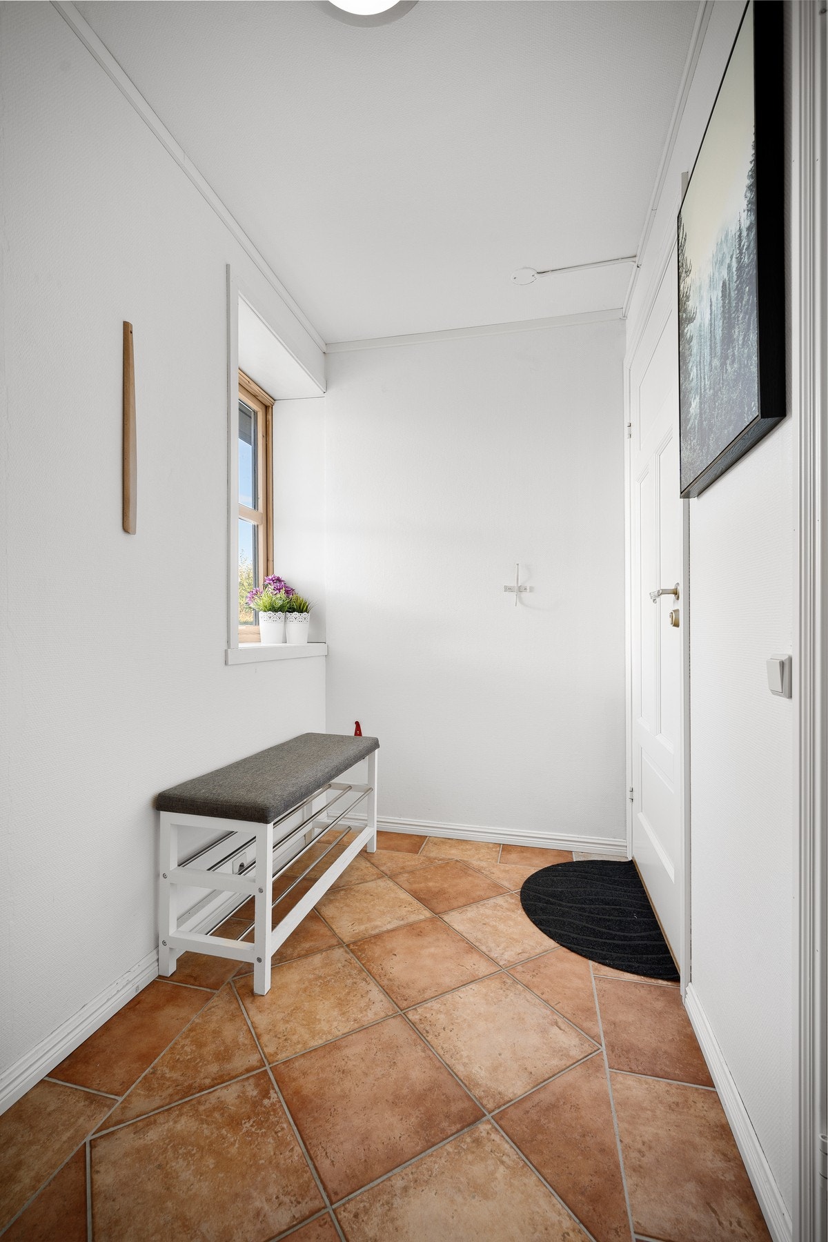 Felles entré med egen inngang til hovedleilighet og hybel Galleribilde