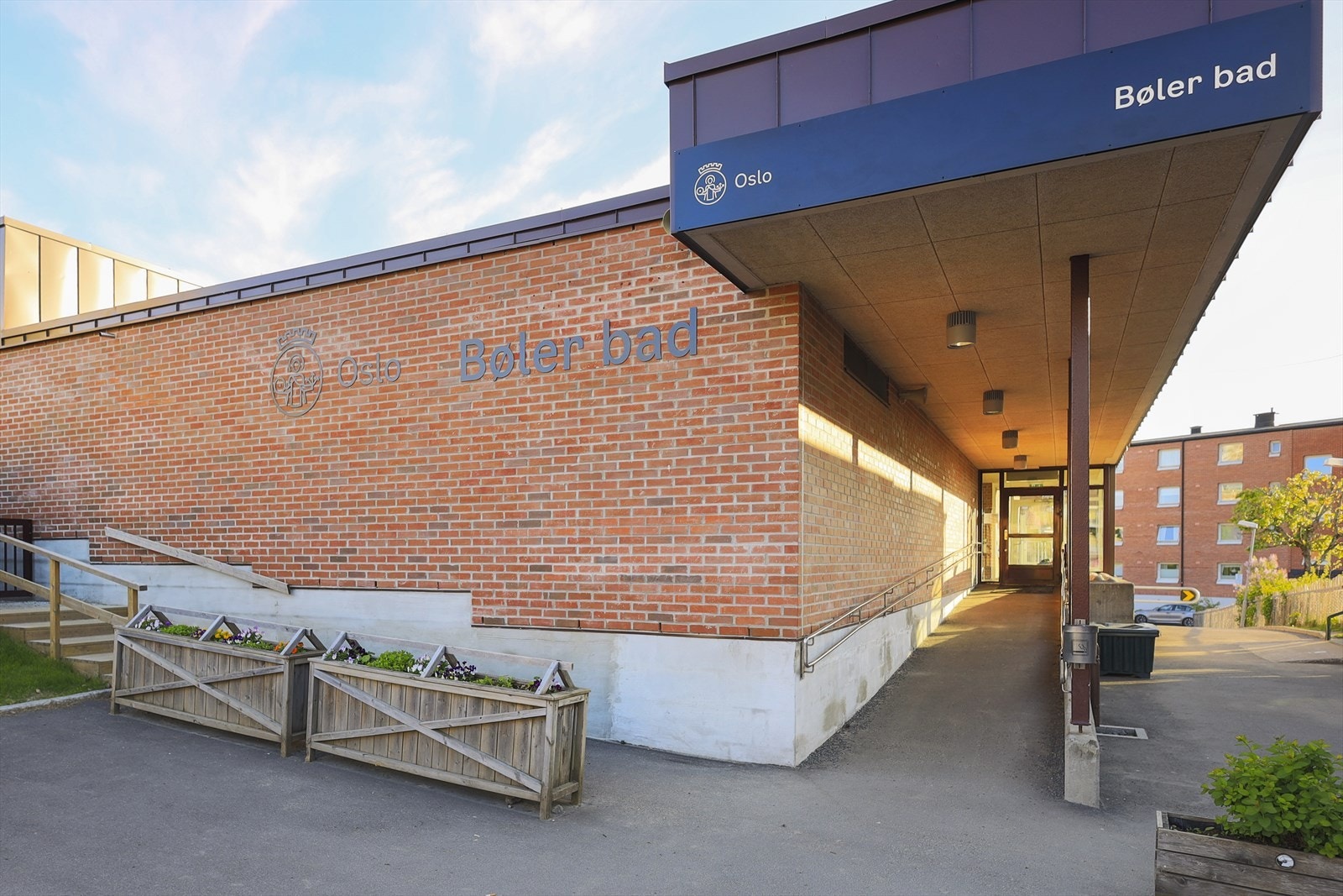 Nærliggende svømmehall for rekreasjon og trening. Galleribilde