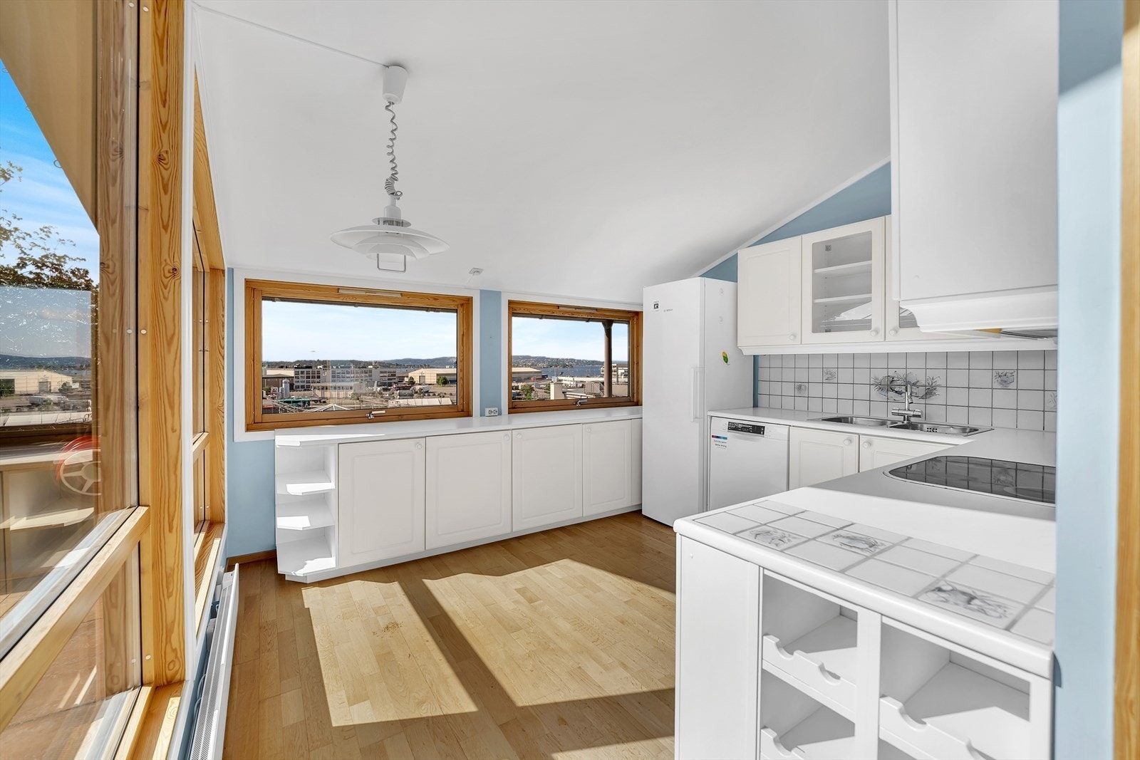 Flott utsikt fra kjøkken. Galleribilde