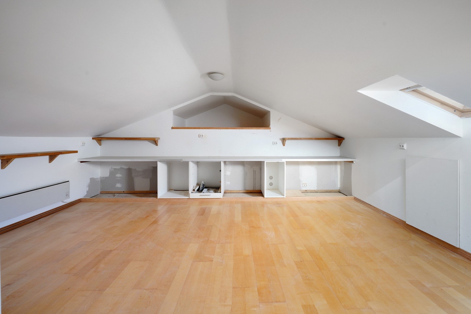 Loftrom garasje. Galleribilde