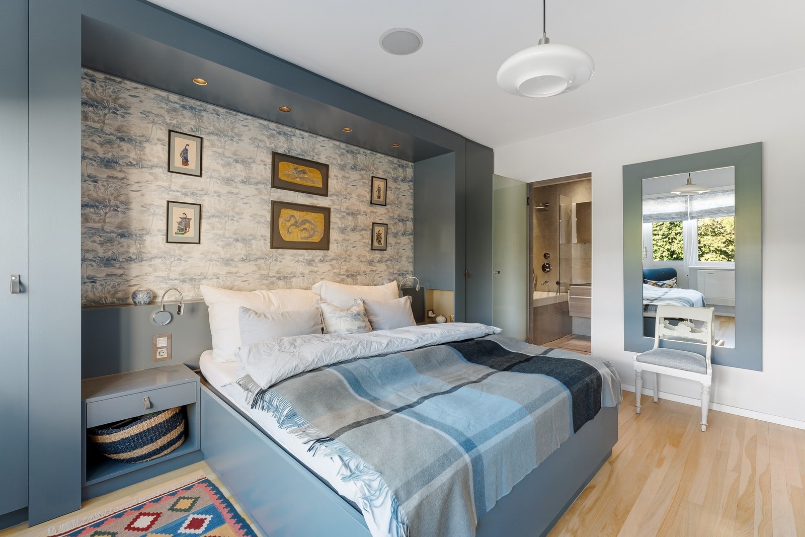 Fra hovedsoverommet er det direkte inngang til masterbad Galleribilde