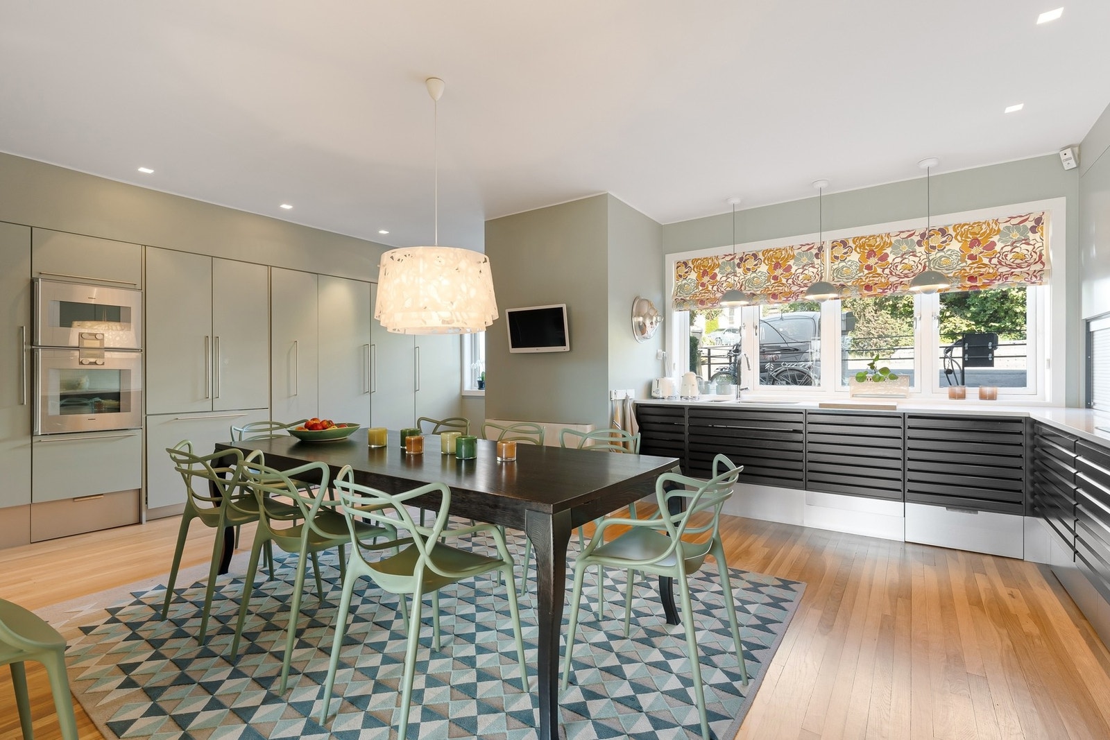 Velutstyrt og lekkert kjøkken fra Unoform med tidløs kvalitetsinnredning Galleribilde