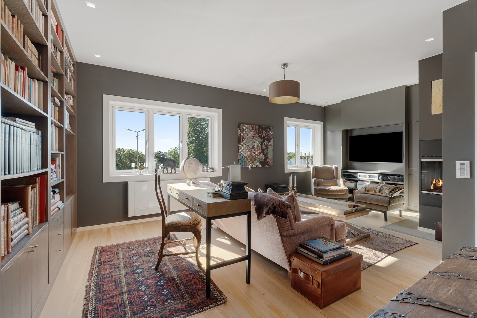 Bibiliotek/tv-stue i 2.etasje, eventuelt inndeling til 2 soverom Galleribilde