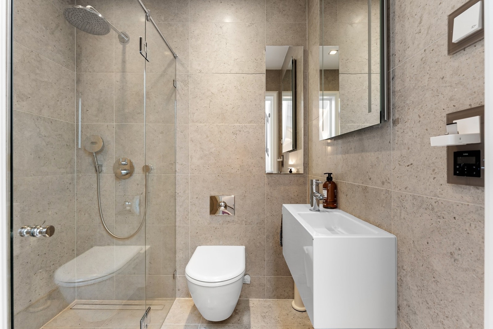 Delikat innredet bad (2.etasje) Galleribilde