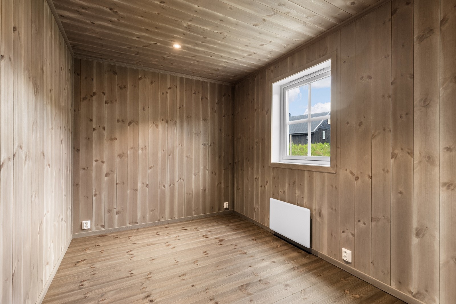 Hytta har to romslige og komfortable soverom, begge designet med tanke på ro og avslapning. Galleribilde