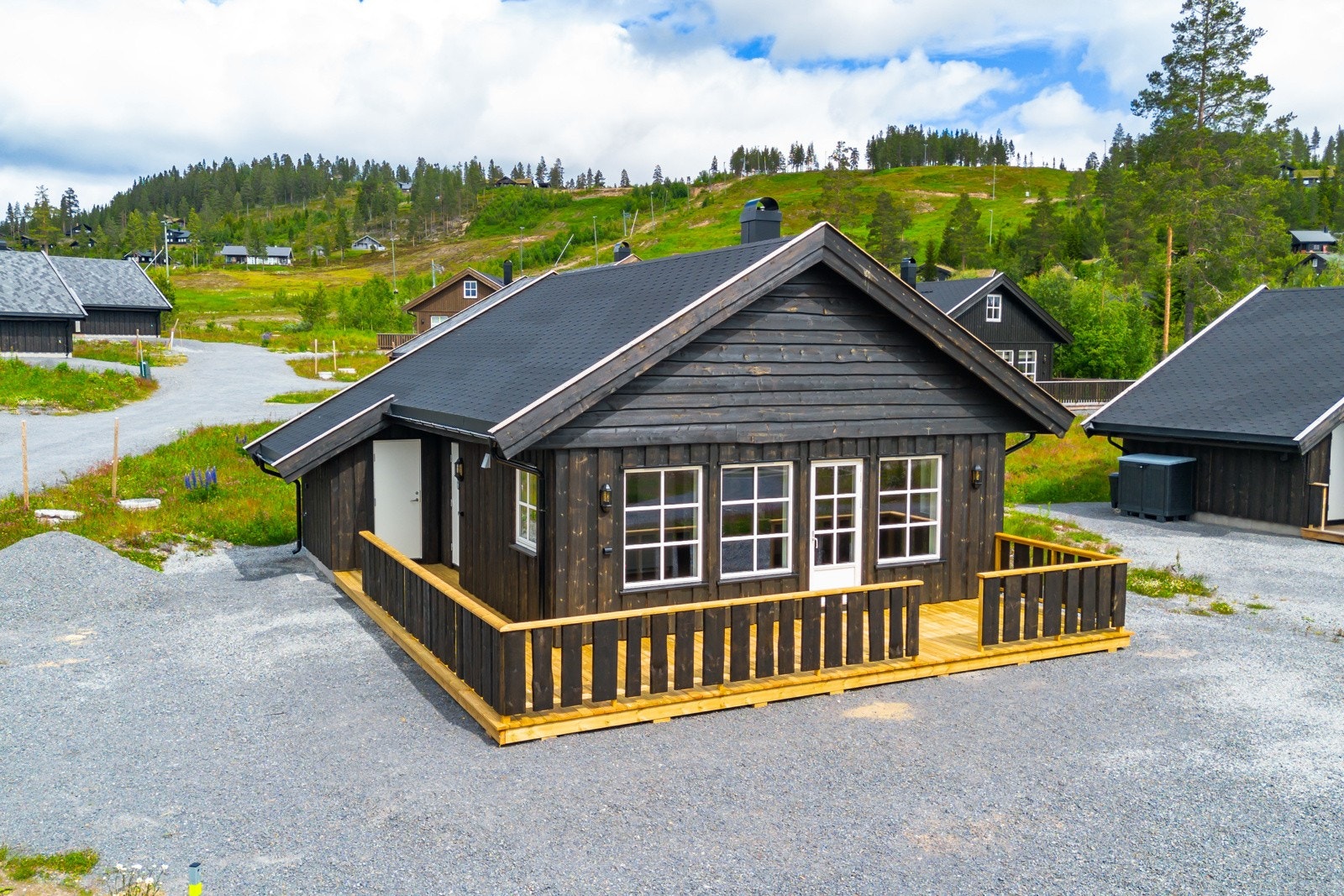 Med en terrasse på hele 30 kvm har man mulighet til å møbelere med flere sittegrupper. Galleribilde