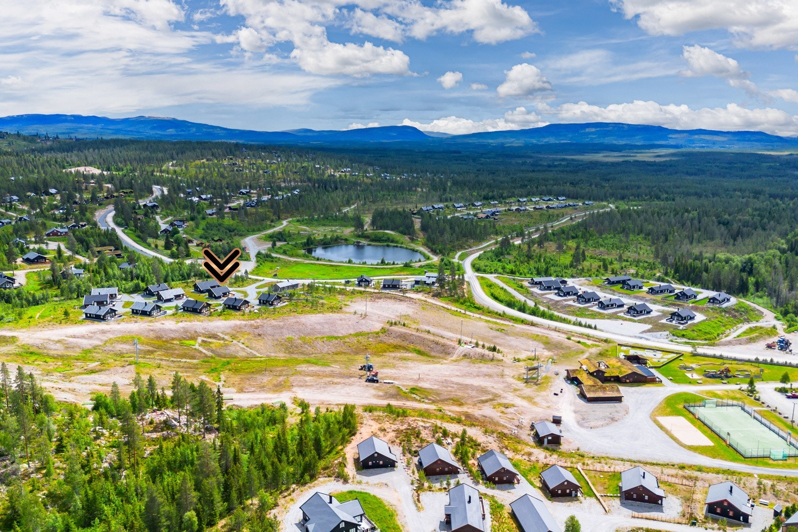 I område er det også sandvolleyballbane, minigolf, ballbinge og mange kilometer med gruslagte stier. Galleribilde