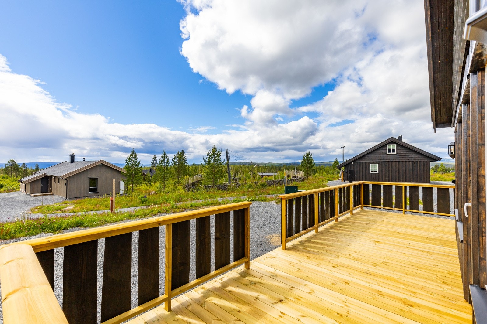 Terrassen har vakker utsikt over det omkringliggende landskapet, og med sin sørvestlige beliggenhet kan du nyte solforholdene fra morgen til kveld. Galleribilde