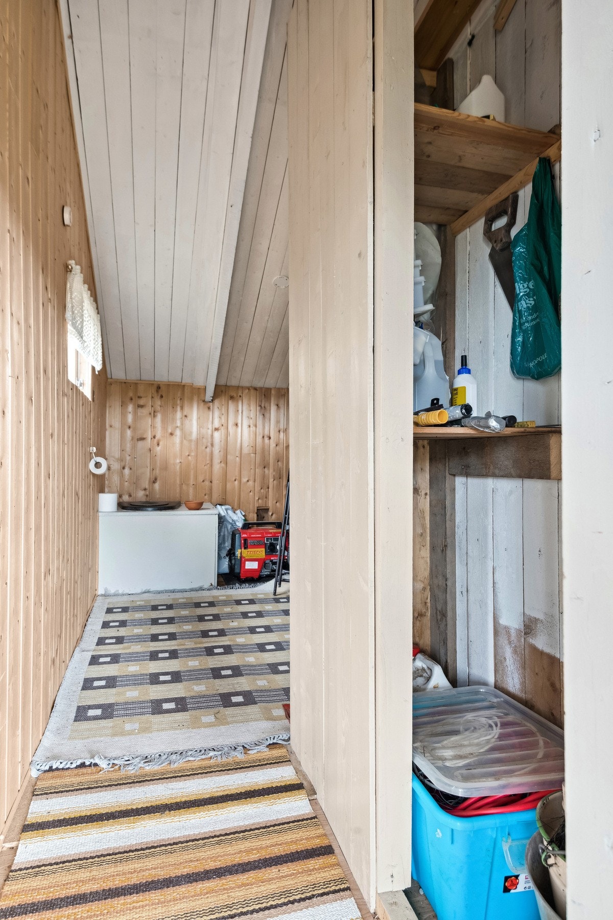 Bod og utedo. Galleribilde