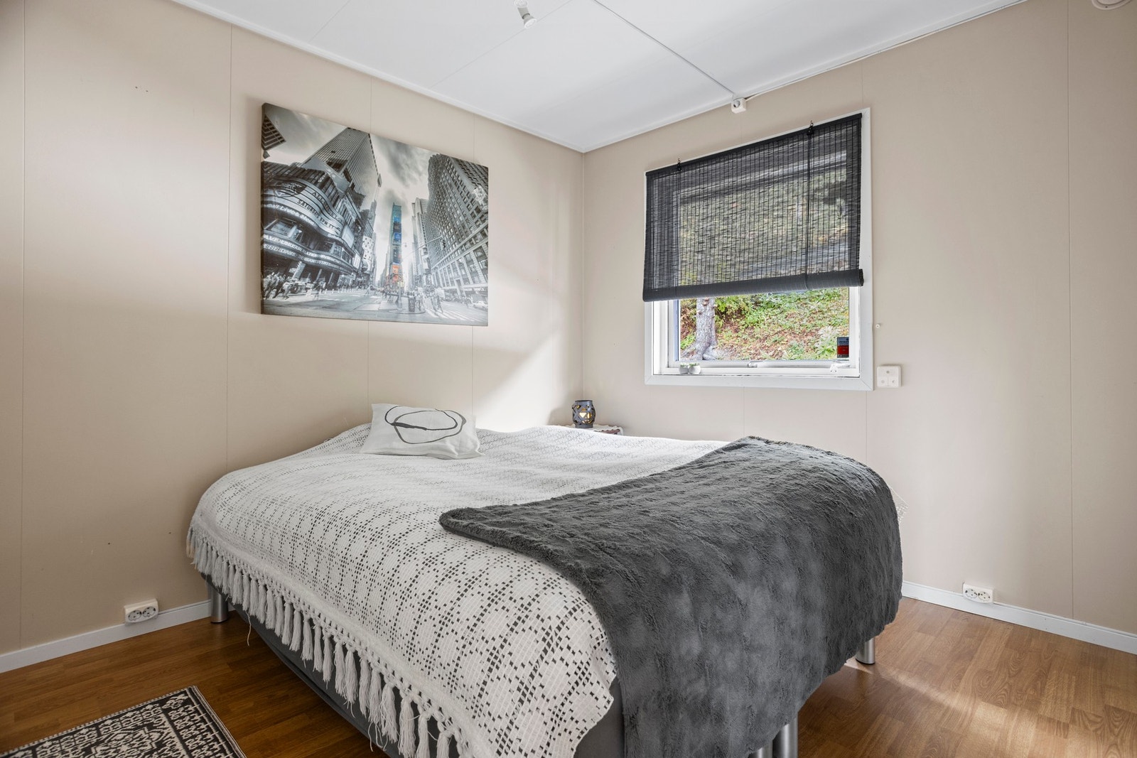 Hovedsoverom - 9,5 kvm. God plass for dobbeltseng. Galleribilde