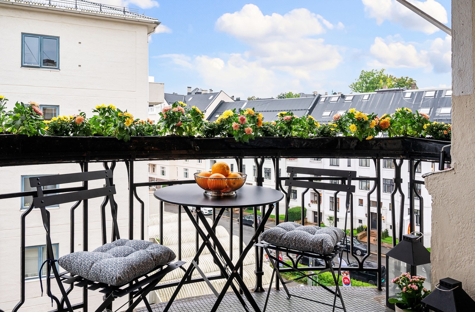 Fin uteplass med gode solforhold. Galleribilde