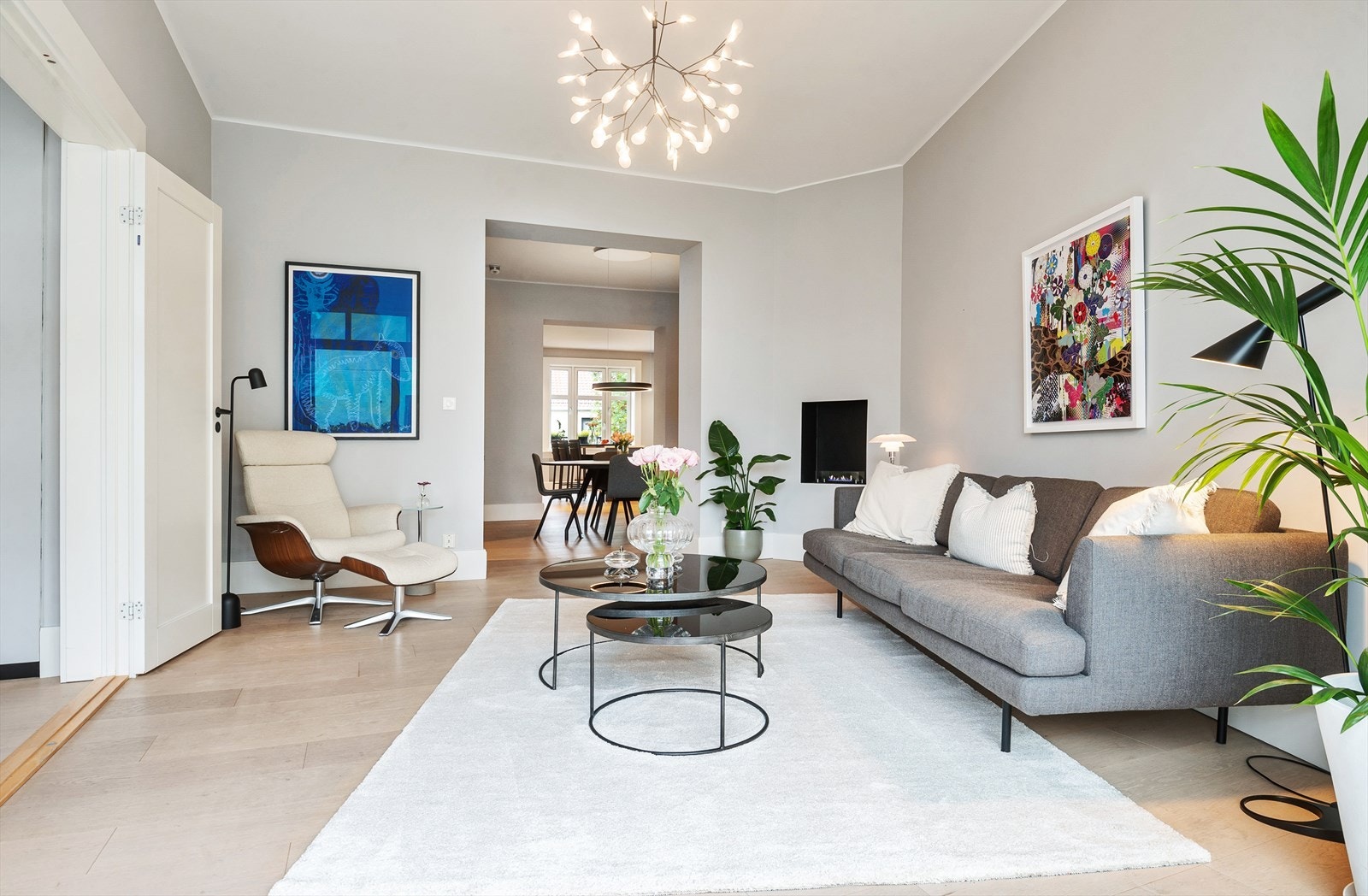 Leiligheten er gjennomgående. Det er et flott naturlig lys. Galleribilde