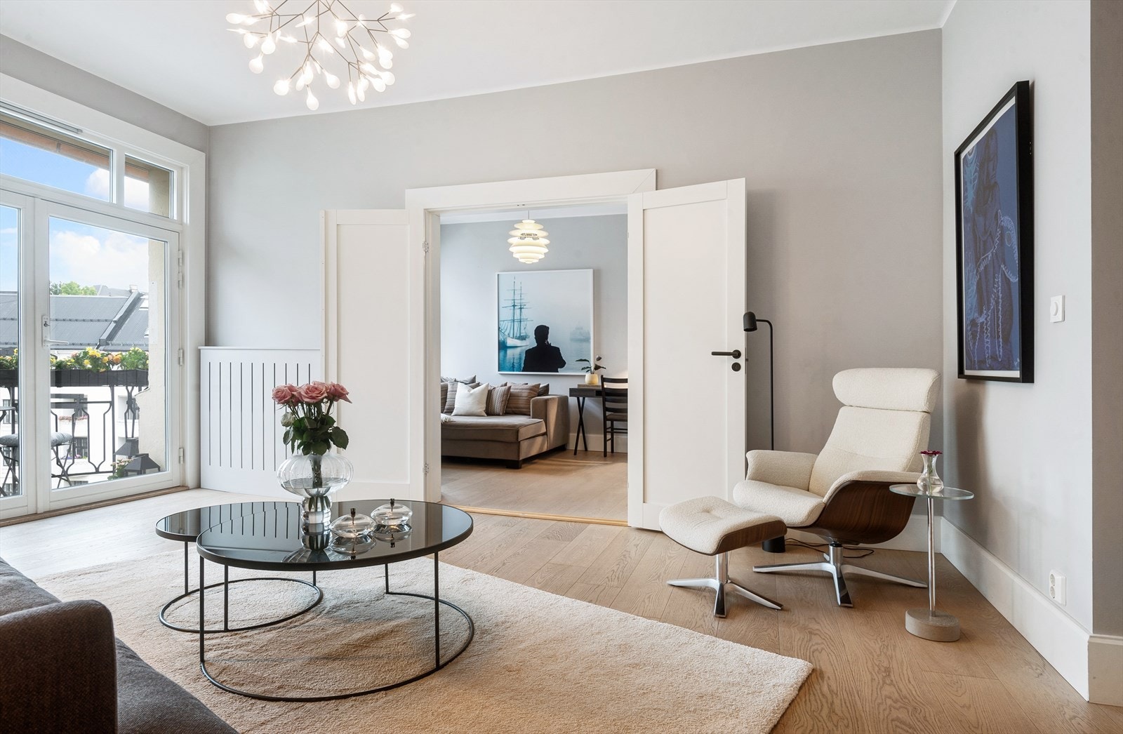 Stor og romslig stue med gode møbleringsmuligheter. Galleribilde