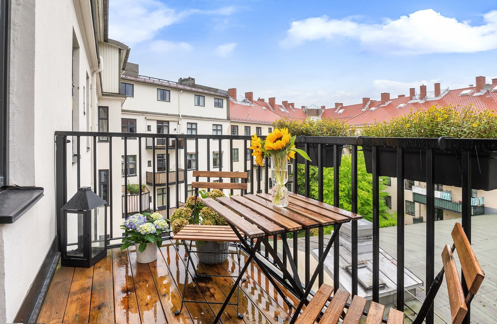 Boligen har to balkonger en med morgensol og en med ettermiddag/kveldssol. Galleribilde