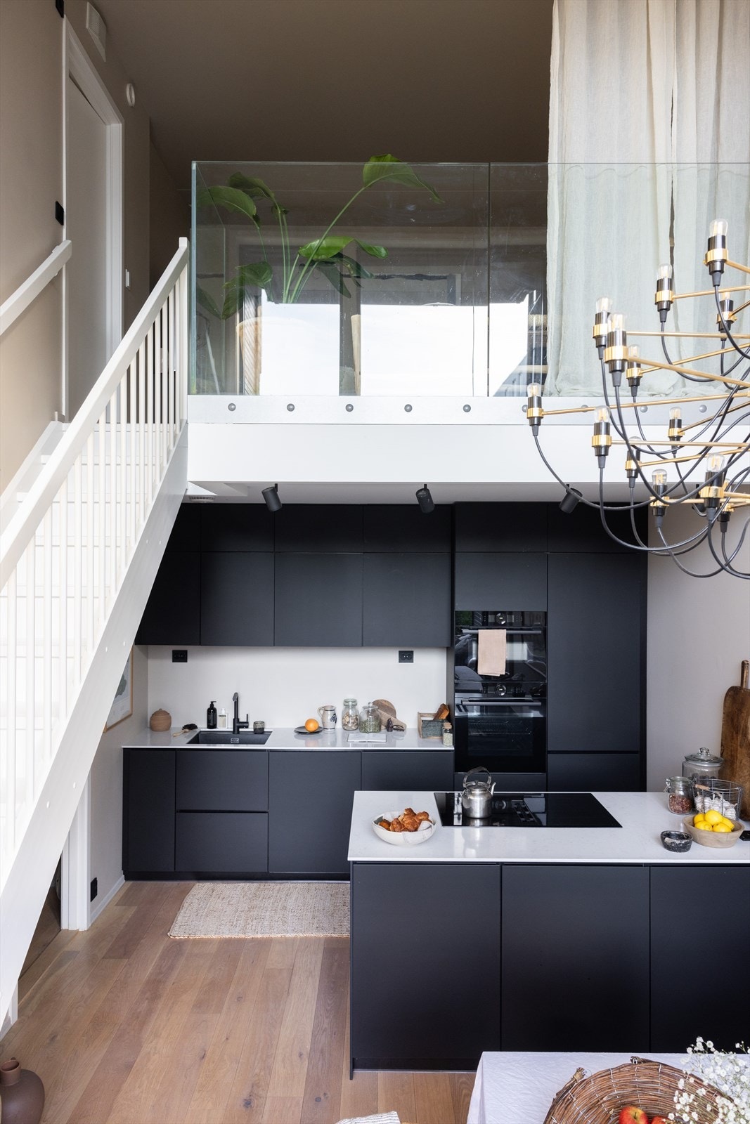 - Kjøkken med åpen løsning mot stuen - Galleribilde