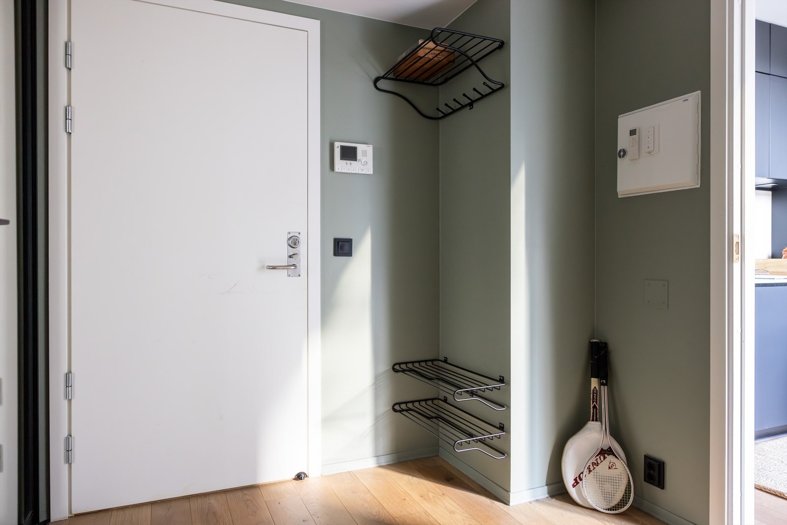 - Lys og innbydende entré som gir et godt førsteinntrykk av leiligheten - Galleribilde