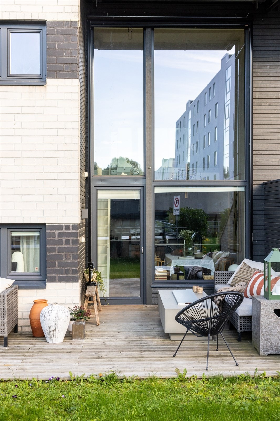 - På markterrassen har man svært gode lys- og solforhold - Galleribilde