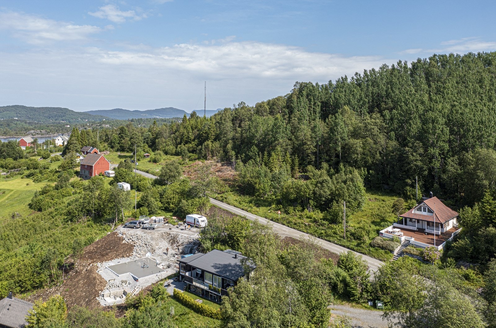 Siste status på infrastruktur er at det er tilgjengelig byggestrøm og vei har blitt opparbeidet Galleribilde
