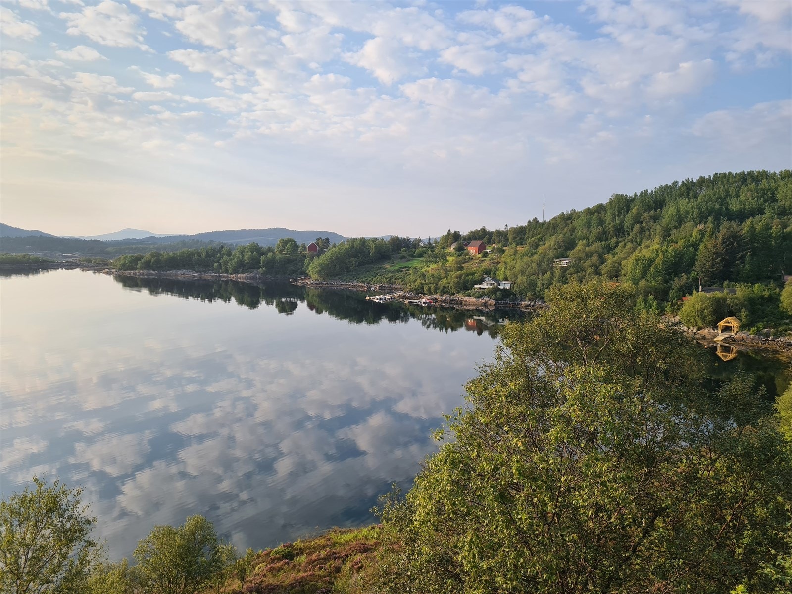 Stemningsbilde fra andre siden viken. Foto fra selger Galleribilde