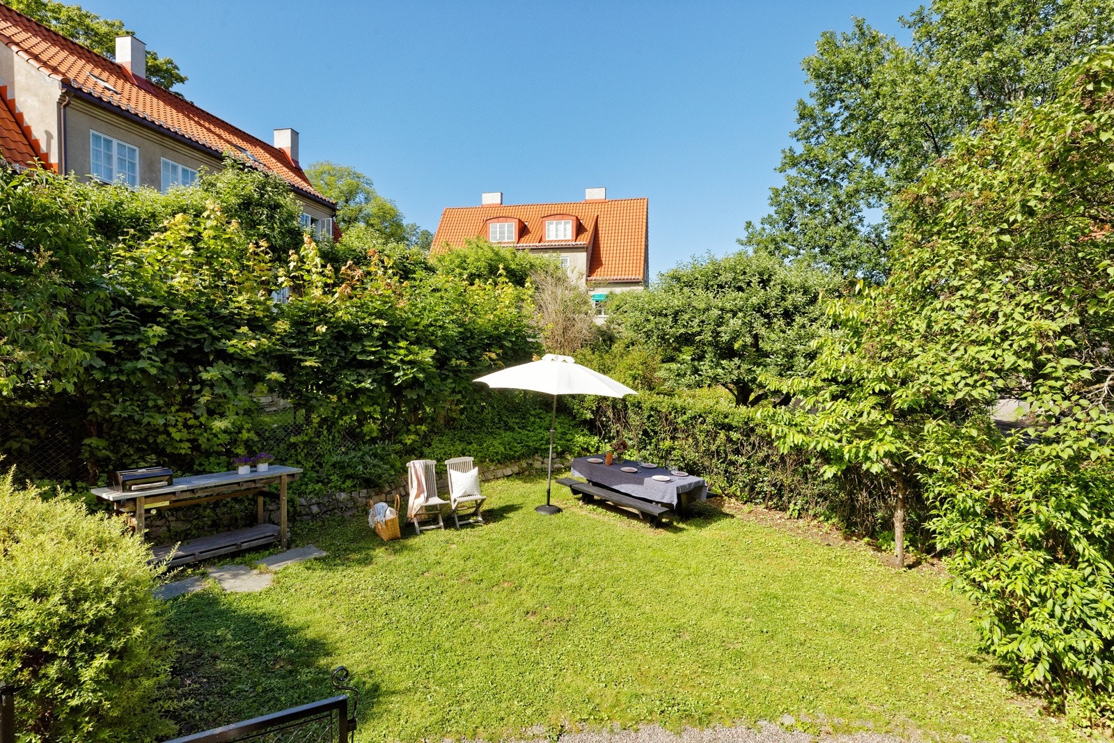 Boligen er plassert i populære Ullevål Hageby, kjent for sine idylliske og barnevennlige omgivelser Galleribilde