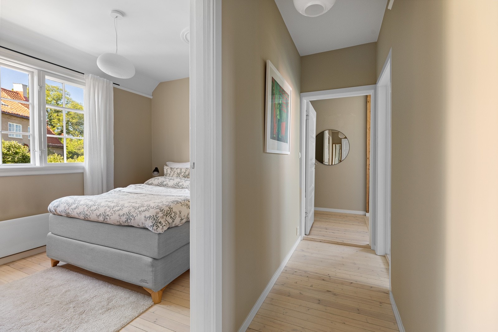 Hovedsoverommet er behagelig plassert i overetasjen mot stille bakgård Galleribilde