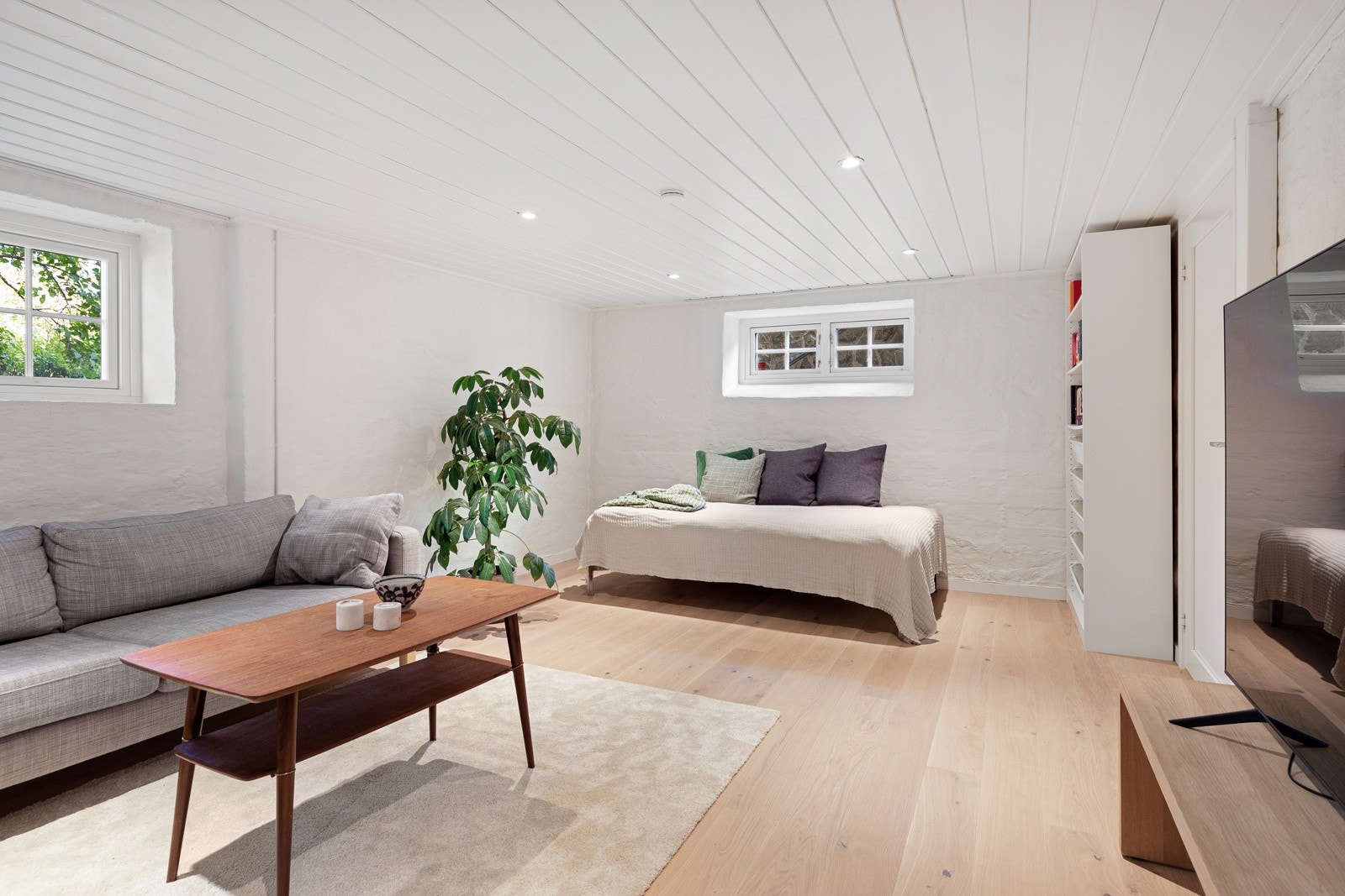 I kjellerstuen er det svært god plass til ulike møbler etter ønske og behov Galleribilde