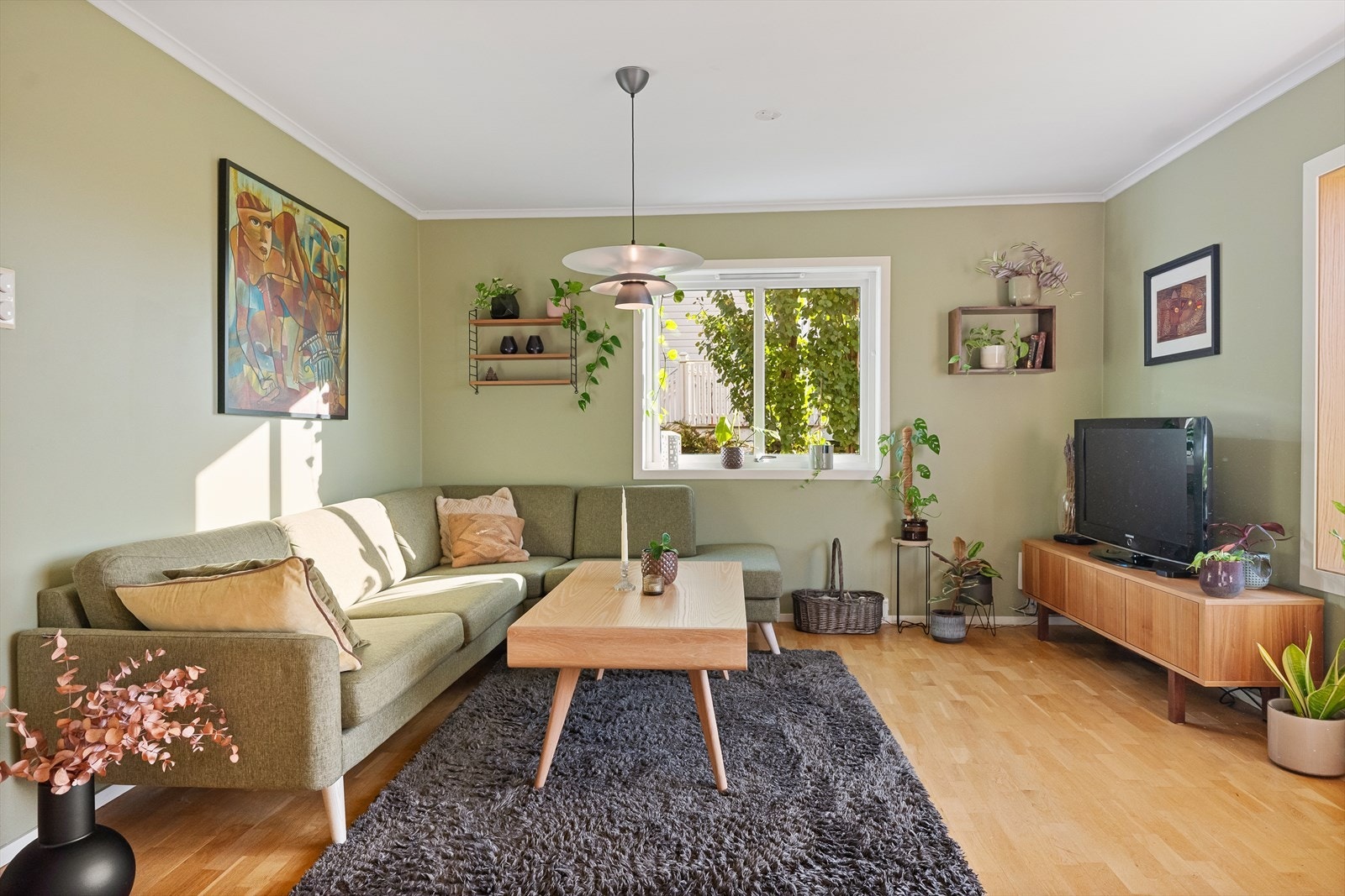 En deilig tvkrok i moderne farger Galleribilde