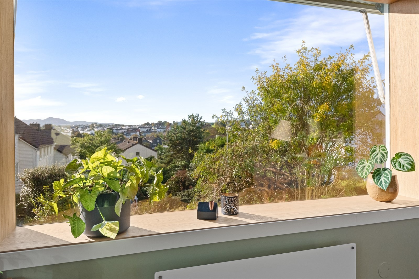 Stort vindu med flott innramming Galleribilde