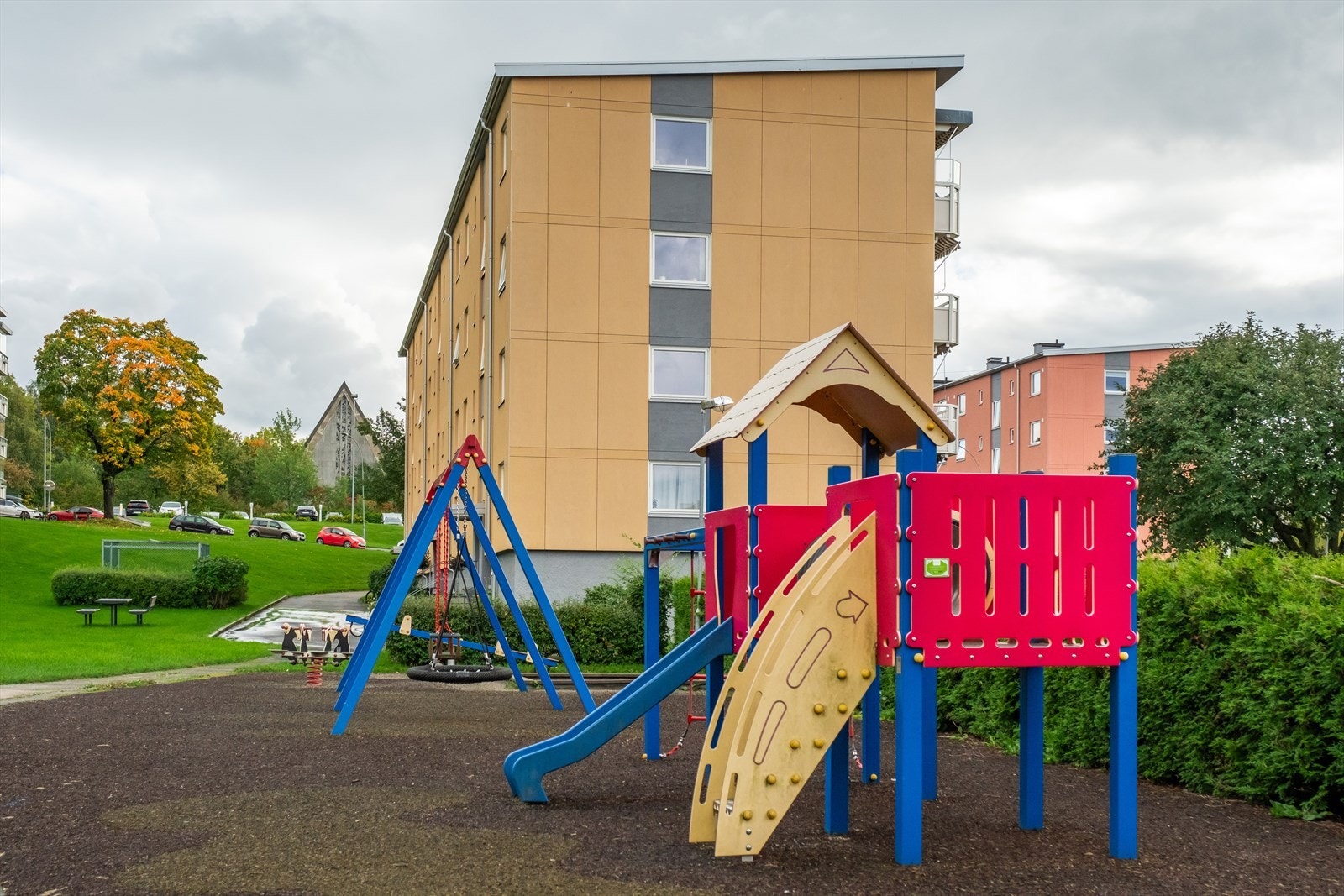 Borettslaget har pene og fint opparbeidet uteområder. Galleribilde