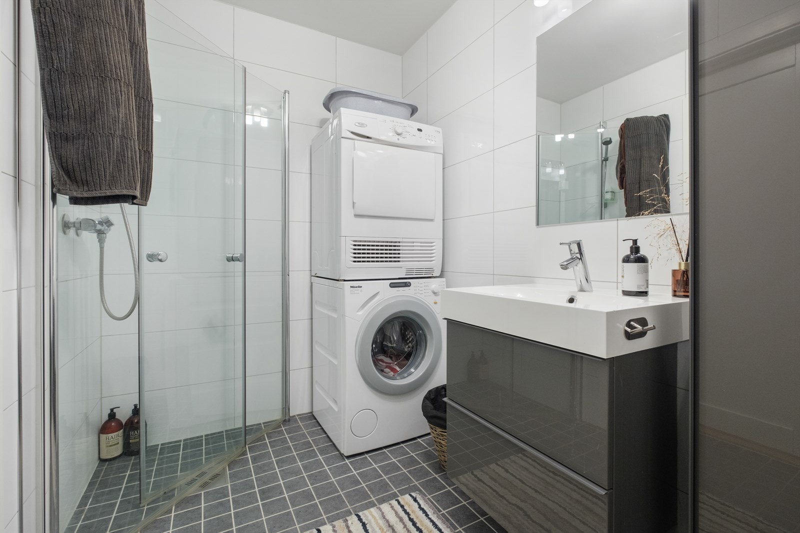 Flott helfliset bad som sist ble oppusset i 2012/2013 Galleribilde